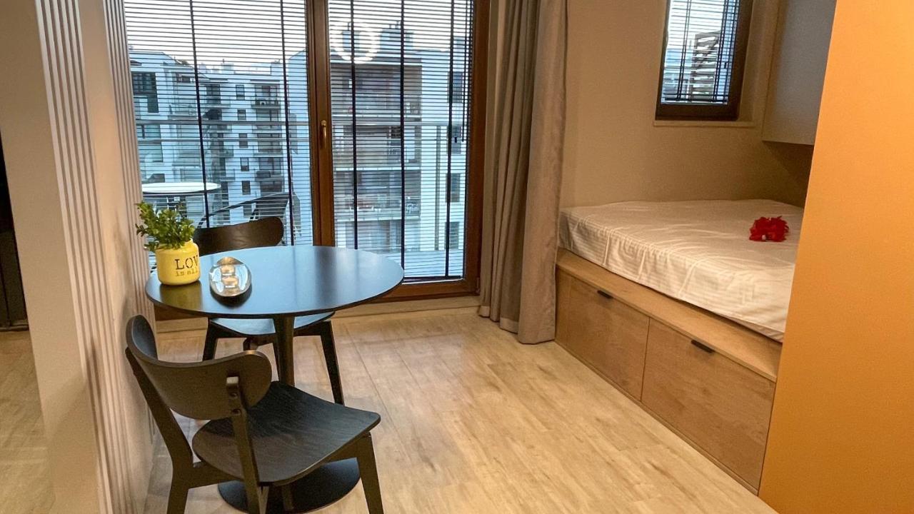 Comfortable 1-Room Apartment Close To The Center وارسو المظهر الخارجي الصورة